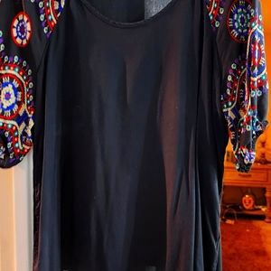 Super cute mid sleeve blouse Closet Closeout All Tops 5.00 Firm
